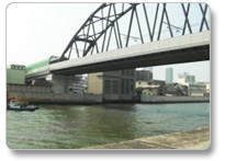 安治川にかかる阪神なんば線橋梁