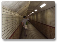 トンネルの内部、全長、歩行者と自転車のみ通行可